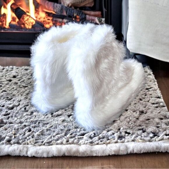 POM-POM Fuzzy Booties Slippers l L l EUC - Picture 9 of 9